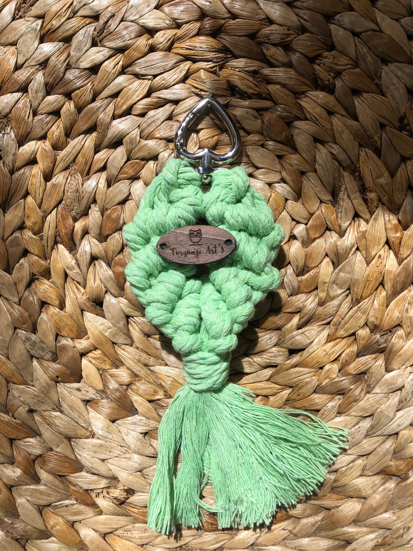 Porte clés en macramé vert