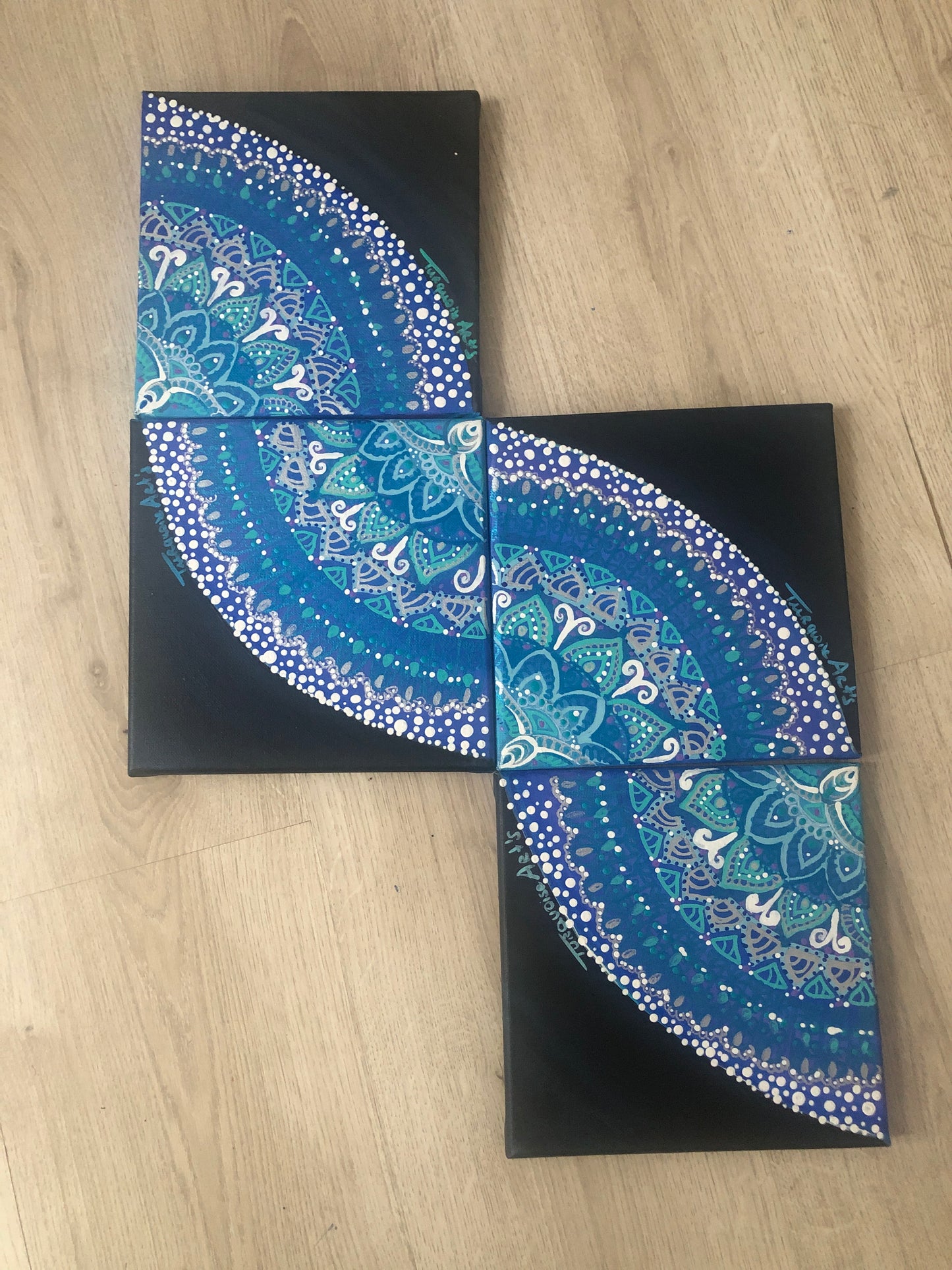 Toiles énergétiques « Mosaïque 4 toiles de 20/20 cm acrylique,qui créer un mandala »