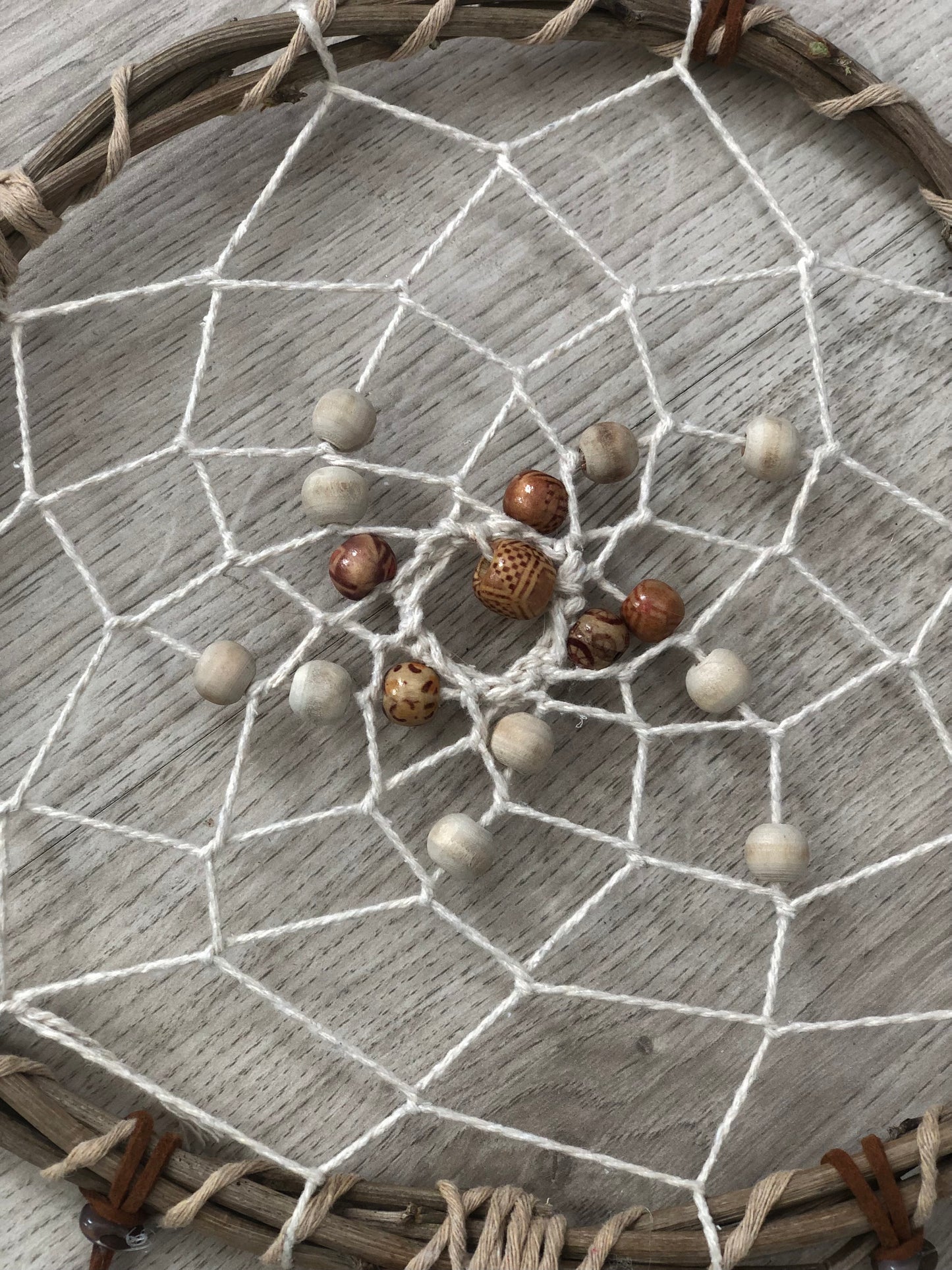 Attrape rêve beige.