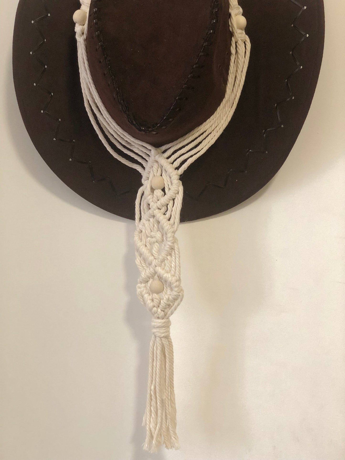 Suspension chapeau en macramé