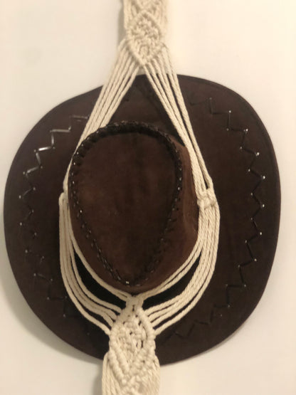 Suspension chapeau en macramé